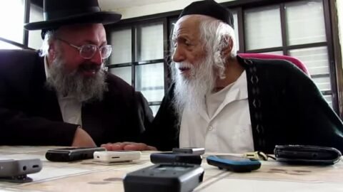 מארי חננאל עם זקן במושב ברקת