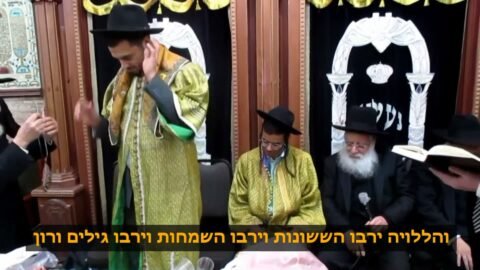 הלבשת חתנים כמנהג תימן. נערך בביה”כ ענף חיים בראשות הרב שלום הלוי במעמד הגאון הרב פנחס קורח שליט”א.