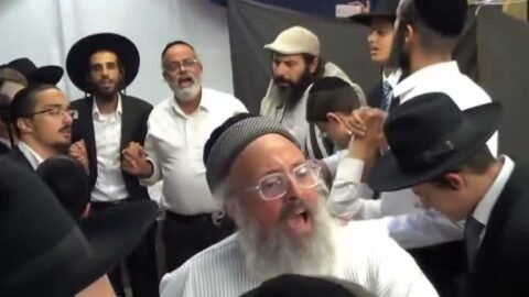 שירה תימנית מקורית וריקודים תימנים בשמחת בית השאובה. מארי חננאל שרארה