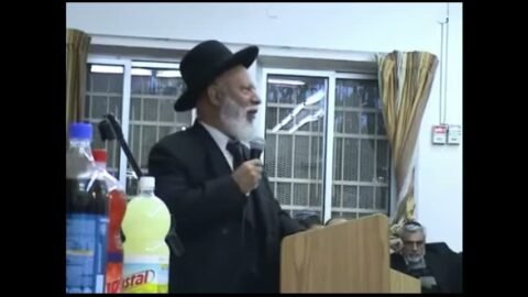 סרטון הגאון הרב ששון גריידי זצ”ל מזקני העדה מנחילי התורה בחלוקת תעודות לשוחטים