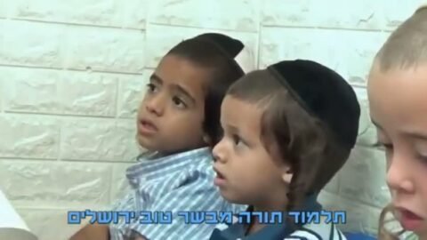 הוצאת ספר תורה בט’ באב כמנהג תימן
