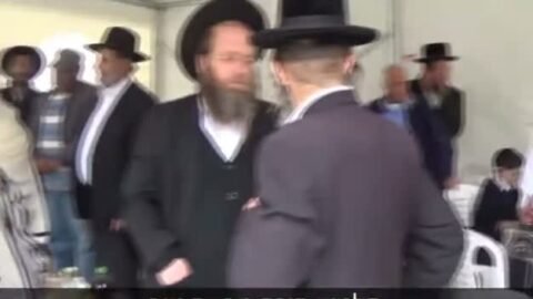 ילדי הת”ת התימני מבשר טוב מנחמים את משפחת גמליאל (גמדני) בפרדס חנה.
