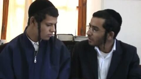 שני תימנים בישיבת מתימן יבוא לומדים פרשת וישלח בשפה התימנית