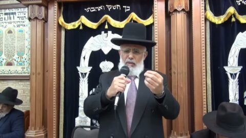 הרב הדיין משה קלזאן בשיחה לצעירי תימן בביה”כ ענף חיים בירושלים.