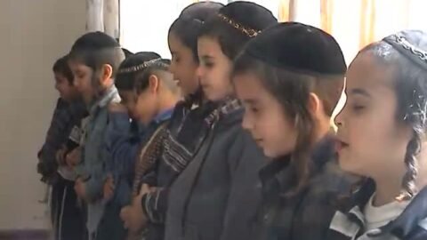 ביקור מרגש של ילדי תימן ת”ת מבשר טוב עם מארי משה אצל הגב. צוברי זצ”ל