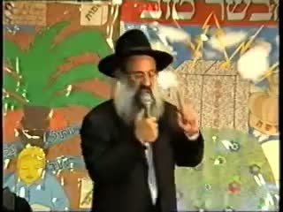 הגאון הרב ציון חוברה נושא את דבריו במסיבת חנוכה של הת”ת התימני מהשר טוב